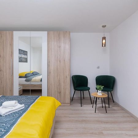 Apartment Ena Near Pula Amphitheater Exteriör bild