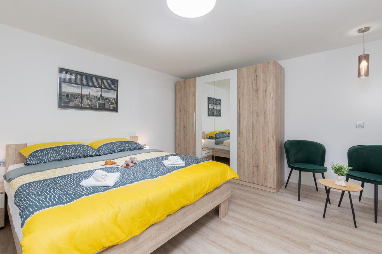 Apartment Ena Near Pula Amphitheater Exteriör bild